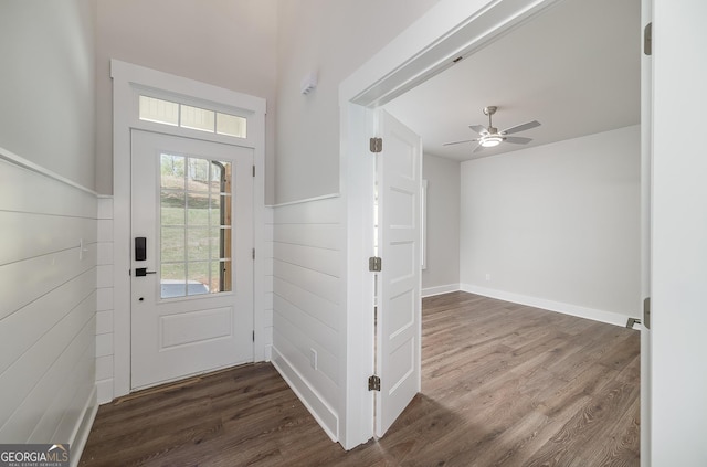 entryway featuring wood finished floors and a ceiling fan