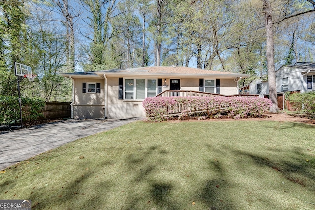 2926 Westbury Dr, Decatur, GA 30033 - view of front facade featuring driveway, fence, and a front yard