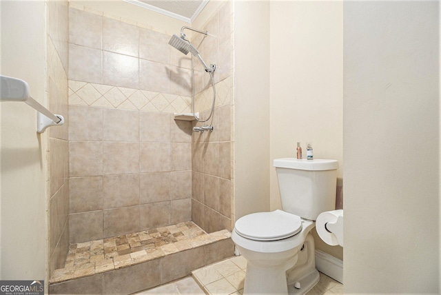 1472 Hartman Dr SW, Lilburn, GA 30047 - bathroom with crown molding, toilet, and tiled shower