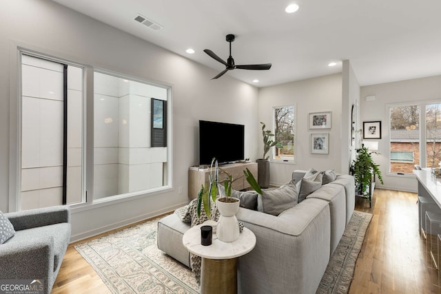 living area featuring visible vents, wood finished floors, recessed lighting, and a ceiling fan