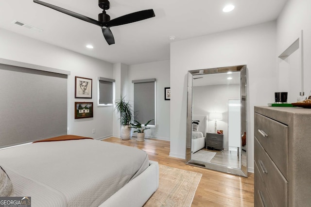 bedroom featuring light wood-style flooring, recessed lighting, baseboards, visible vents, and a ceiling fan