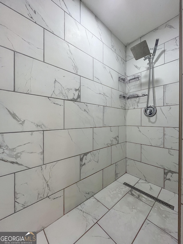 1105 Claxton Dairy Rd, Dublin, GA 31021 - bathroom with tiled shower