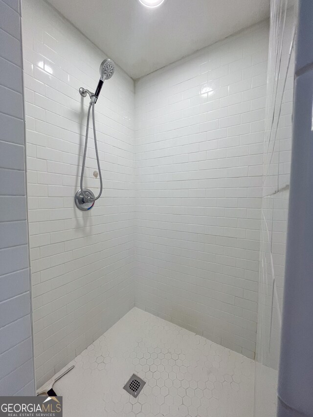 1105 Claxton Dairy Rd, Dublin, GA 31021 - full bathroom featuring tiled shower