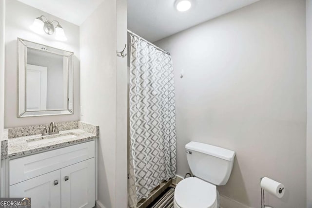 full bathroom with a shower with shower curtain, toilet, and vanity