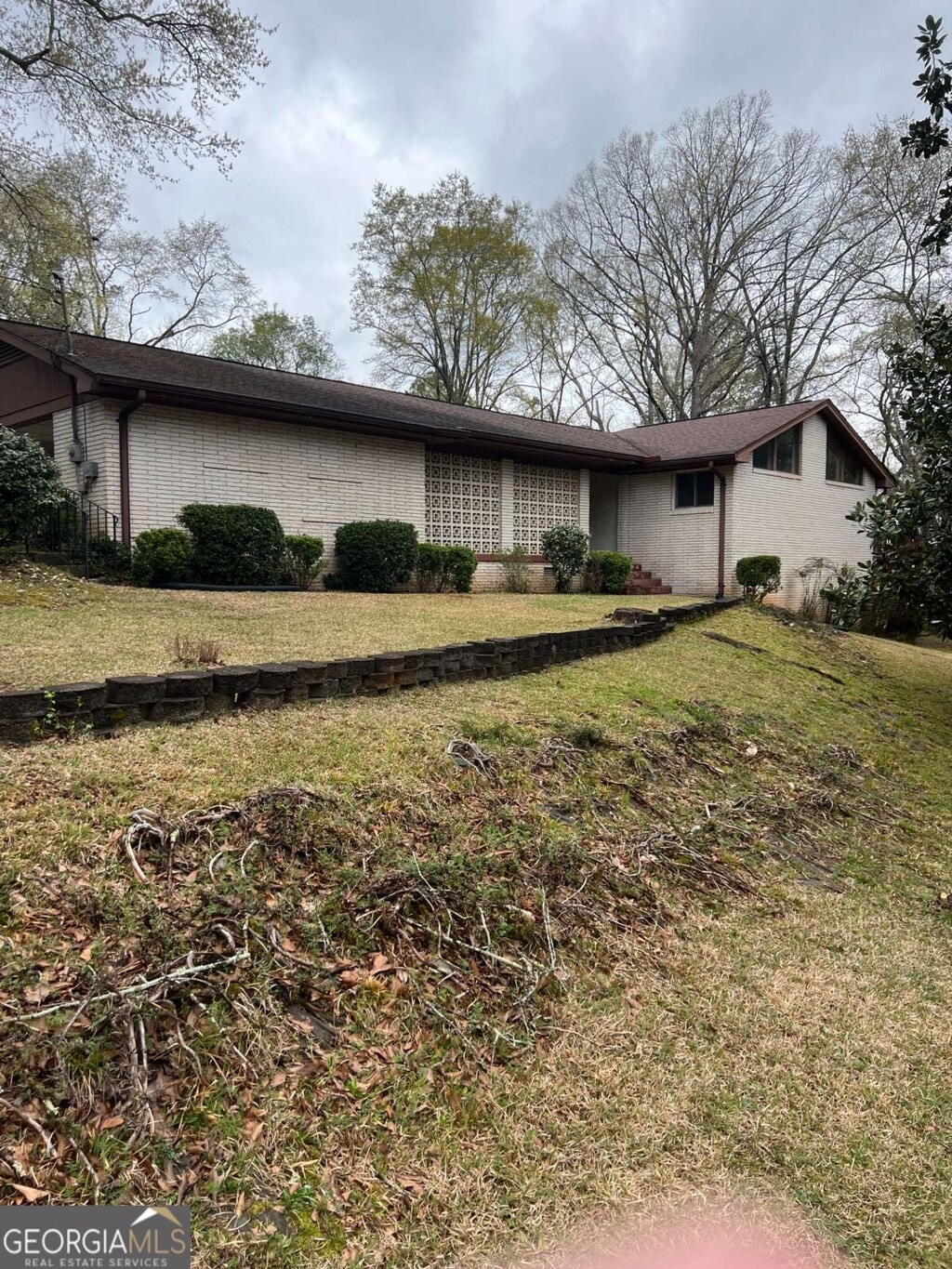 264 Tara Way, Athens, GA 30606 - view of front of home featuring a front lawn and brick siding