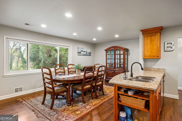 dining room with dark wood-style flooring, visible vents, and recessed lighting