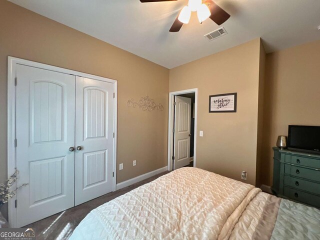 carpeted bedroom with a closet, visible vents, a ceiling fan, and baseboards