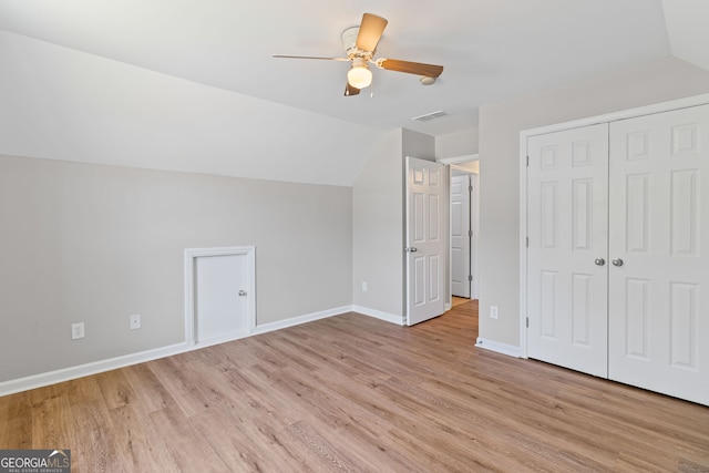 82 Bantry Park Dr, Newnan, GA 30263 - unfurnished bedroom featuring lofted ceiling, light wood-style floors, a closet, and a ceiling fan