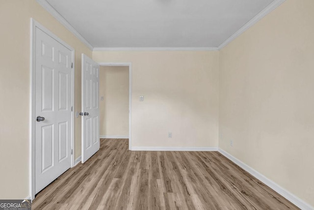 8443 Park Ridge Ln, Riverdale, GA 30274 - unfurnished bedroom featuring baseboards, light wood-style flooring, and ornamental molding