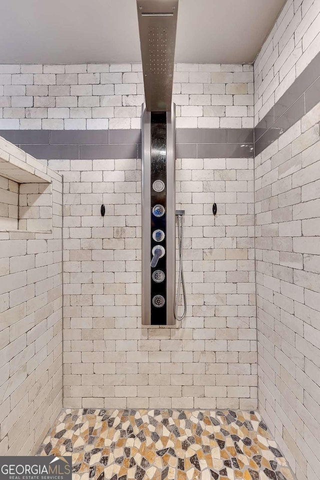 2285 Bascomb Carmel Rd, Woodstock, GA 30189 - full bathroom featuring tiled shower