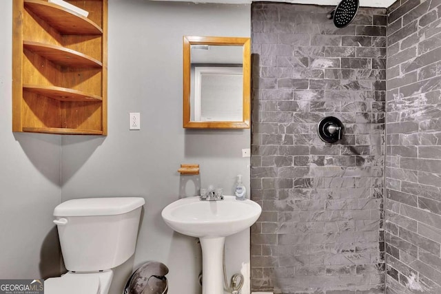 2285 Bascomb Carmel Rd, Woodstock, GA 30189 - bathroom with tiled shower and toilet