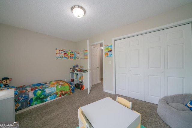 413 W I Pkwy, Dallas, GA 30132 - carpeted bedroom featuring a closet and a textured ceiling