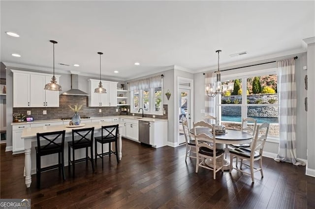 dining space featuring visible vents, a chandelier, baseboards, ornamental molding, and dark wood-type flooring
