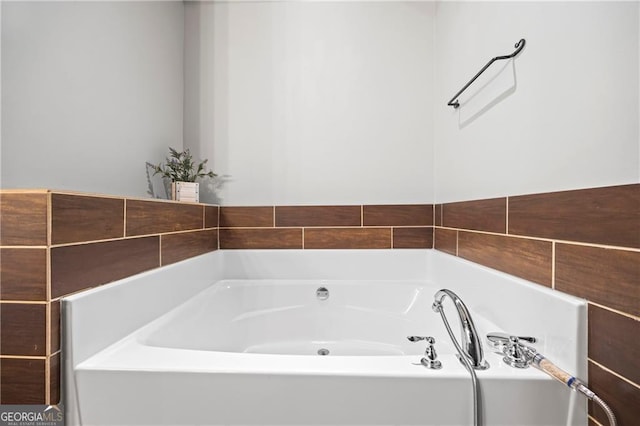 1759 Moccasin Gap Rd, Lula, GA 30554 - full bath featuring a garden tub