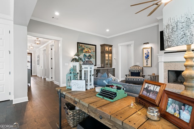 living room with visible vents, crown molding, dark wood-type flooring, and a ceiling fan