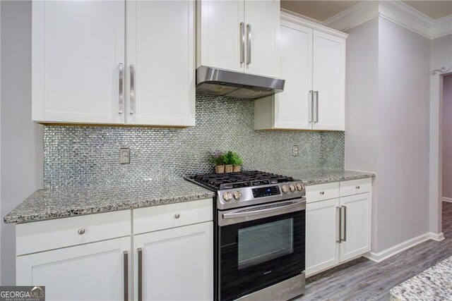 190 Crown Pointe Dr, Dawsonville, GA 30534 - kitchen featuring gas range, under cabinet range hood, ornamental molding, light wood finished floors, and light stone countertops