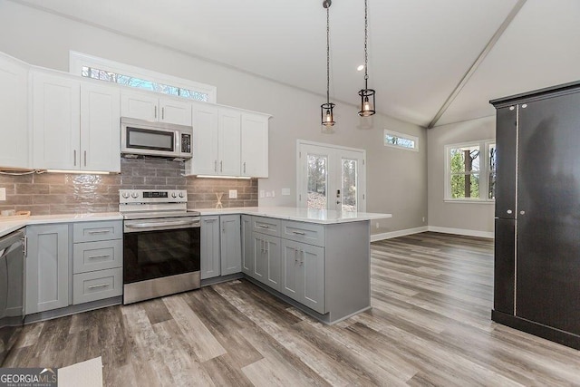 4660 Perry Rd, Gainesville, GA 30506 - kitchen featuring stainless steel appliances, gray cabinets, a peninsula, light countertops, and wood finished floors