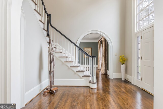 275 Tynebrae Pl, Roswell, GA 30075 - living area featuring crown molding, wood finished floors, and baseboards