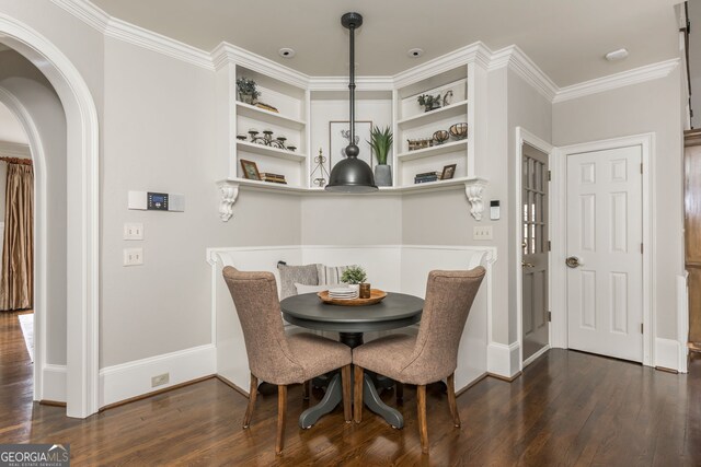 275 Tynebrae Pl, Roswell, GA 30075 - kitchen featuring wine cooler, ceiling fan, decorative columns, open floor plan, and a kitchen island