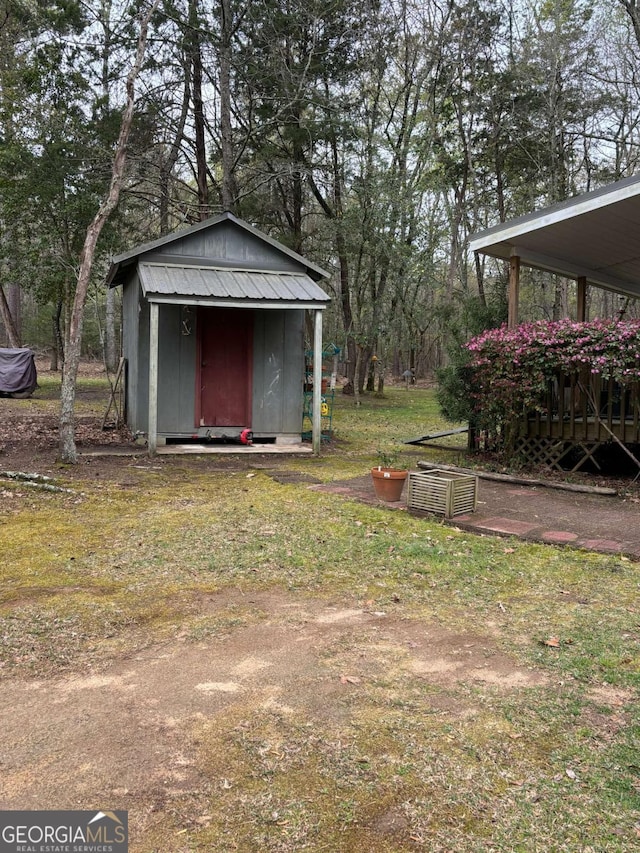 575 Lake Laurel Rd, Milledgeville, GA 31061 - view of yard featuring a shed and an outdoor structure