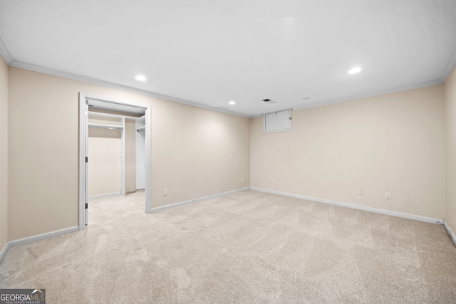 finished basement with recessed lighting, visible vents, light carpet, ornamental molding, and baseboards