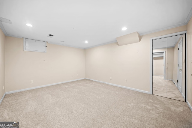 finished basement with baseboards, light carpet, ornamental molding, and recessed lighting