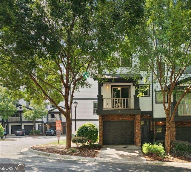 townhome / multi-family property with concrete driveway and a garage