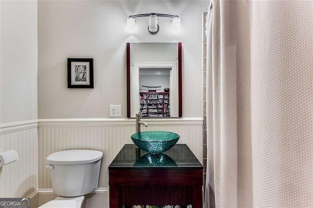 1109 Pine Grove Ave, Brookhaven, GA 30319 - bathroom with wainscoting, vanity, and a shower with shower curtain