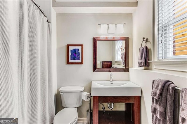1109 Pine Grove Ave, Brookhaven, GA 30319 - full bath with plenty of natural light and vanity
