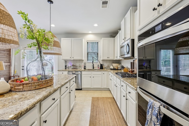 5225 Tye Trl, Fairburn, GA 30213 - kitchen with stainless steel appliances, healthy amount of natural light, a sink, tasteful backsplash, and recessed lighting