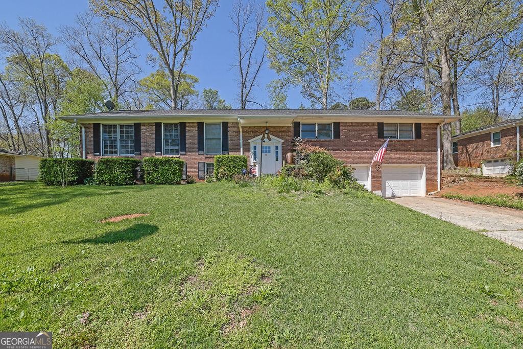 3969 Potomac Dr NW, Kennesaw, GA 30144 - split foyer home with a garage, brick siding, driveway, and a front lawn