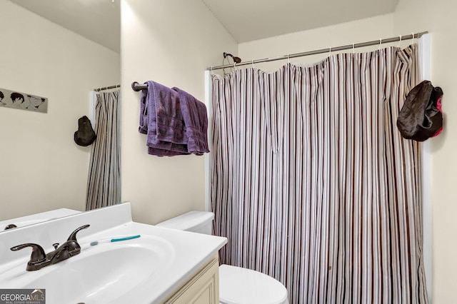 full bathroom with toilet, a shower with shower curtain, and vanity