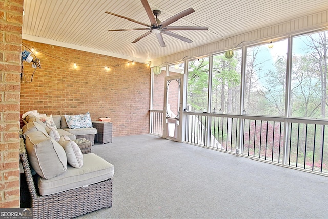 sunroom / solarium featuring outdoor lounge area and a ceiling fan