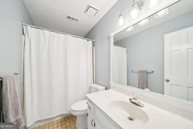 full bathroom with a shower with curtain, toilet, vanity, and visible vents