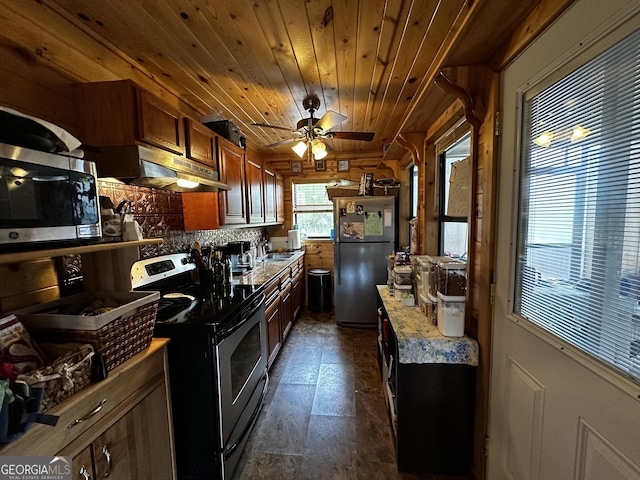 88 Fishtail Cir, Cleveland, GA 30528 - kitchen with appliances with stainless steel finishes, under cabinet range hood, light countertops, decorative backsplash, and a ceiling fan