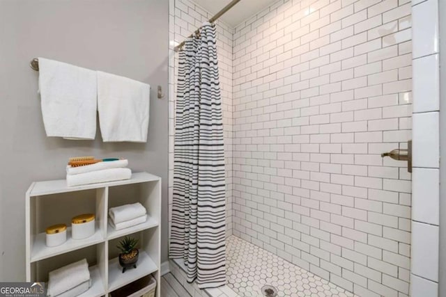 bathroom with a tile shower