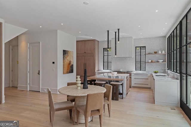 dining room with light wood-type flooring, baseboards, visible vents, and recessed lighting