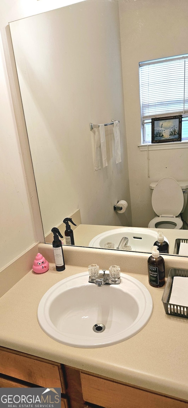 bathroom with vanity