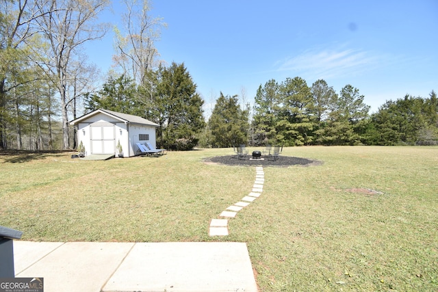 view of yard featuring an outdoor structure and a shed