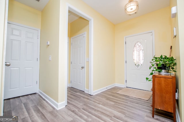 207 Meadow Lake Dr, Carrollton, GA 30116 - entrance foyer featuring light wood-type flooring and baseboards