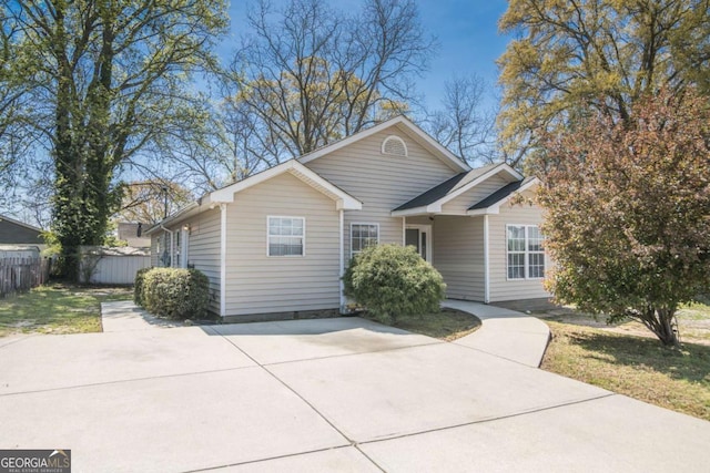 107 Griffith St, Winder, GA 30680 - ranch-style house featuring a patio and fence
