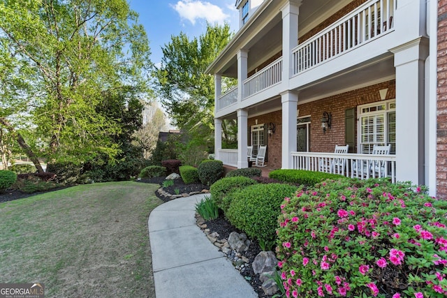 150 Inwood Ter, Roswell, GA 30075 - view of yard featuring a porch and a balcony