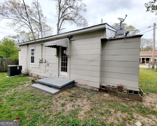 508 Granite St, Hogansville, GA 30230 - rear view of house featuring fence, cooling unit, and a yard