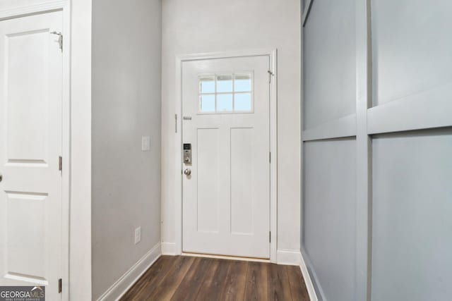 137 Park Chase Ln, Dallas, GA 30132 - entryway featuring baseboards and dark wood finished floors