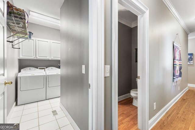 404 Golden Delicious Rd, Clarkesville, GA 30523 - laundry room with washer and clothes dryer, baseboards, cabinet space, and crown molding