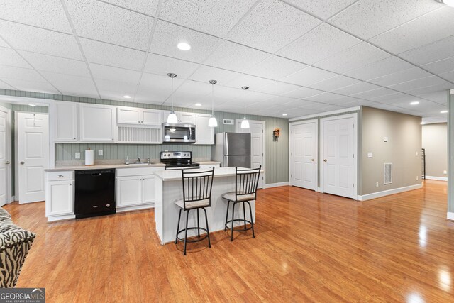 404 Golden Delicious Rd, Clarkesville, GA 30523 - kitchen featuring visible vents, white cabinetry, light wood-style flooring, appliances with stainless steel finishes, and a breakfast bar area