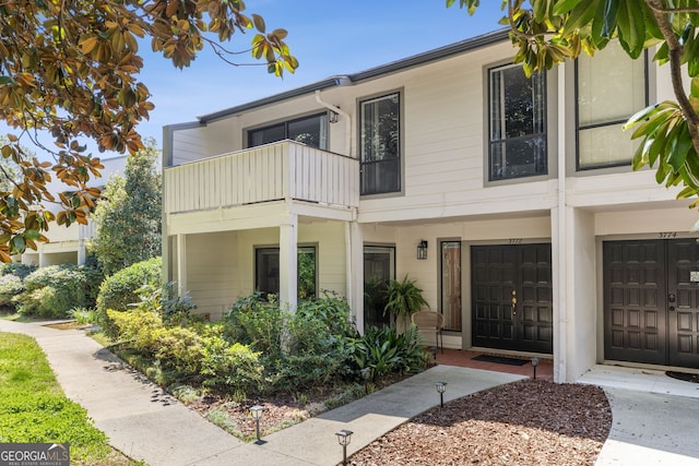 3772 Paces Ferry W SE, Atlanta, GA 30339 - townhome / multi-family property featuring a balcony