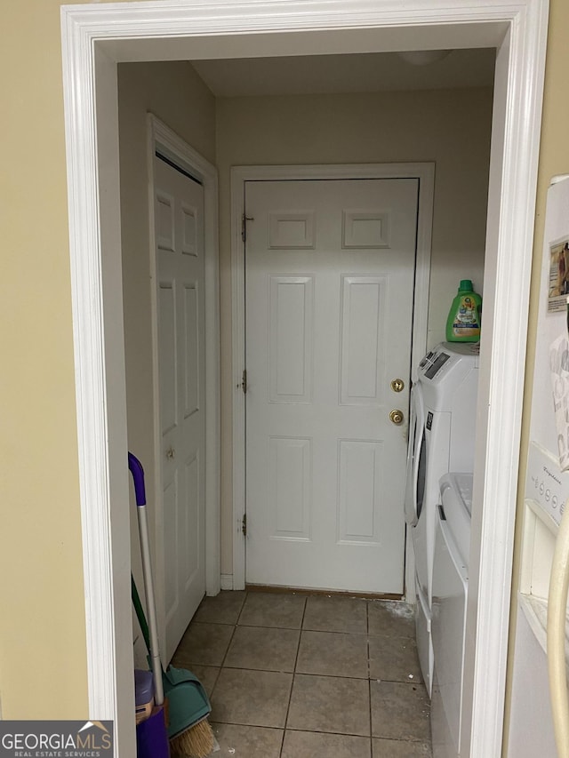 4 Baldwin Pl SE, Moultrie, GA 31788 - laundry room featuring washer and dryer and light tile patterned floors