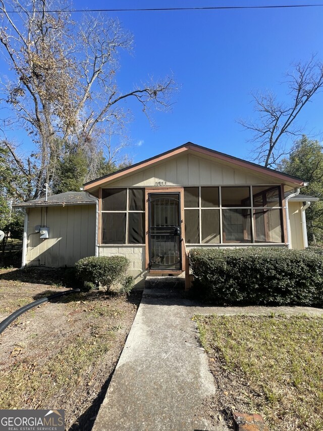 1911 Park Ave S, Tifton, GA 31794 - view of front facade with a sunroom