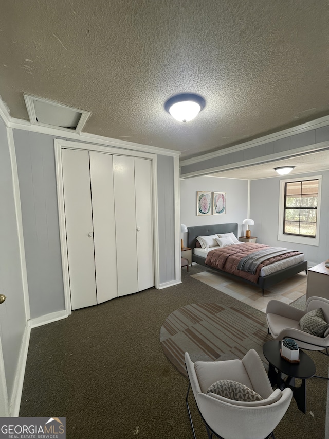 1911 Park Ave S, Tifton, GA 31794 - bedroom with a textured ceiling, crown molding, a closet, and carpet floors